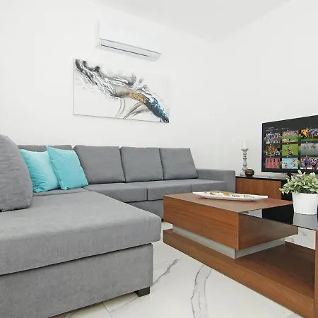 Paradisia By Interhome * Ajía Nápa