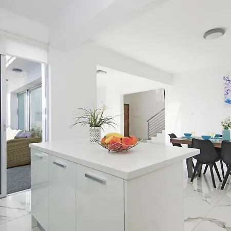 Villa Anebl5 *